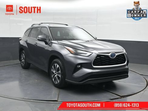 Used 2024 Toyota Highlander XLE AWD/4WD image 4