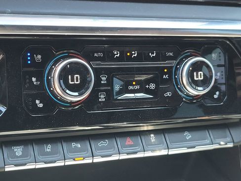 Used 2024 GMC Sierra 2500 Denali Ultimate image 7