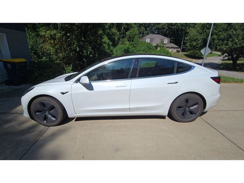 Used 2018 Tesla Model 3 Long Range RWD image 2