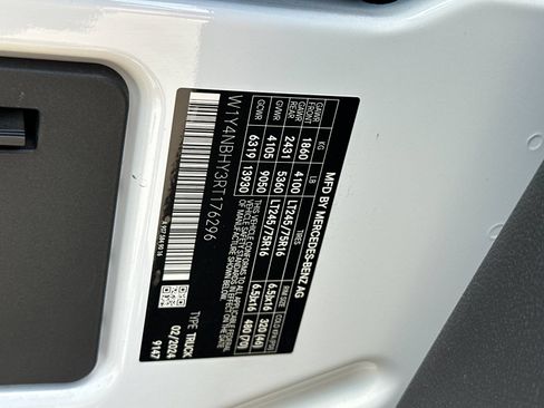 Used 2024 Mercedes-Benz Sprinter 2500 image 33