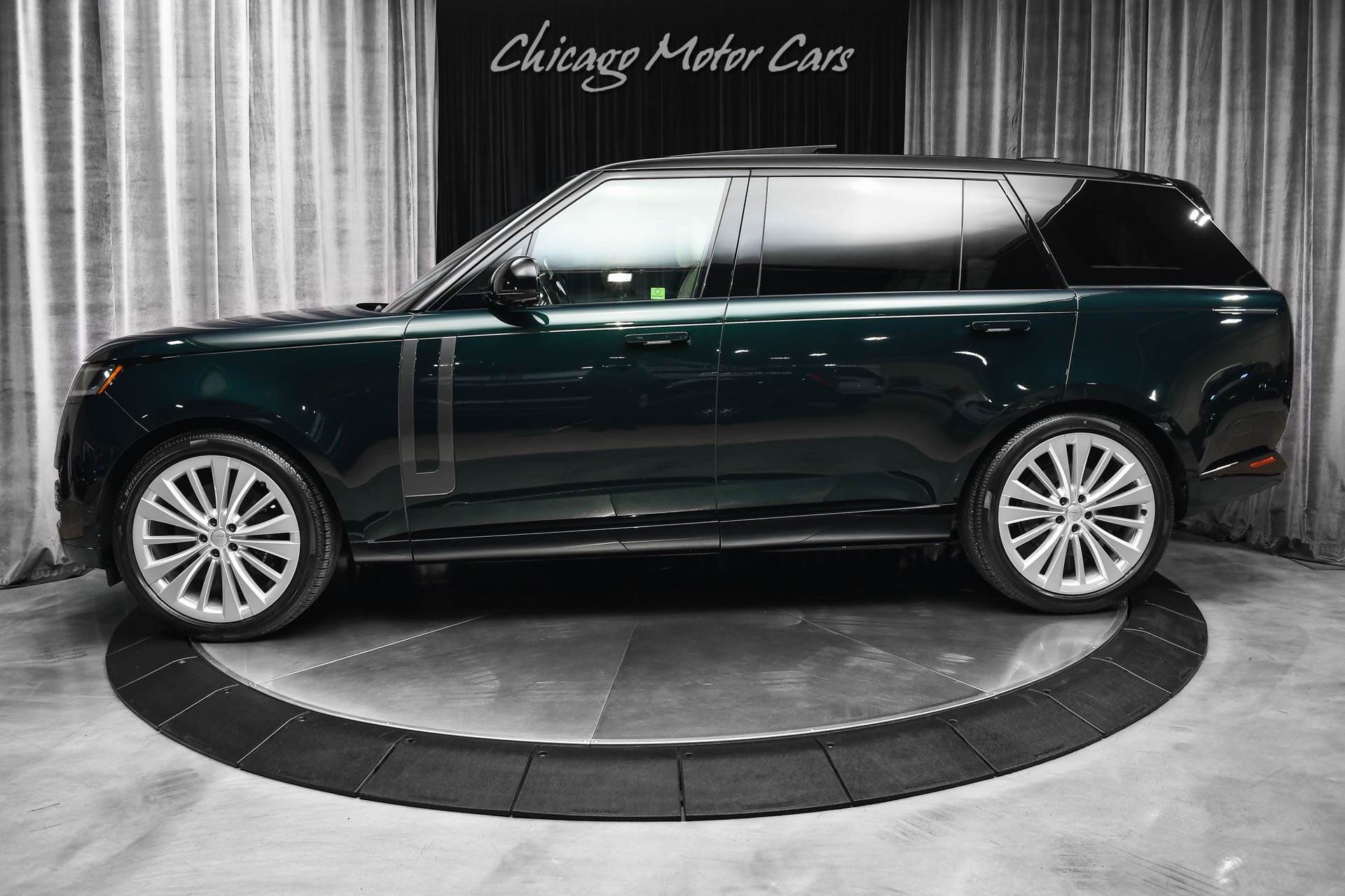 Used 2025 Land Rover Range Rover Long Wheelbase SE AWD/4WD image 1