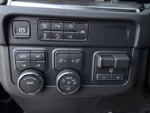 New 2026 Chevrolet Suburban Z71 AWD/4WD image 19
