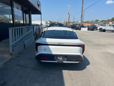 Used 2025 Kia K4 FWD image 3