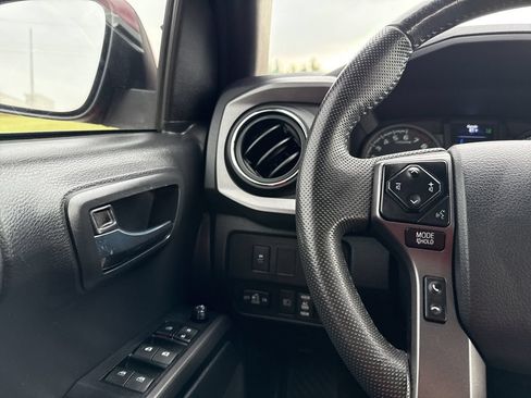 Used 2022 Toyota Tacoma TRD Sport w/ Technology Package RWD image 14