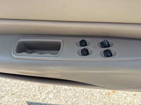 Used 2004 Chrysler Sebring GTC image 8