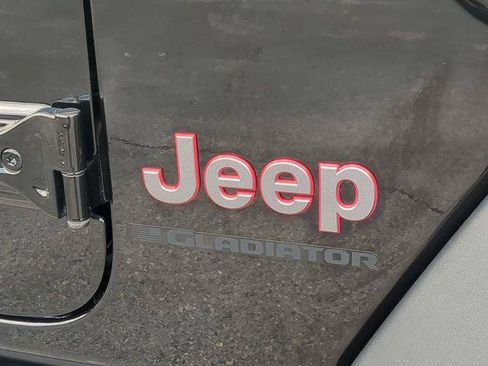 Certified 2025 Jeep Gladiator Rubicon AWD/4WD image 13