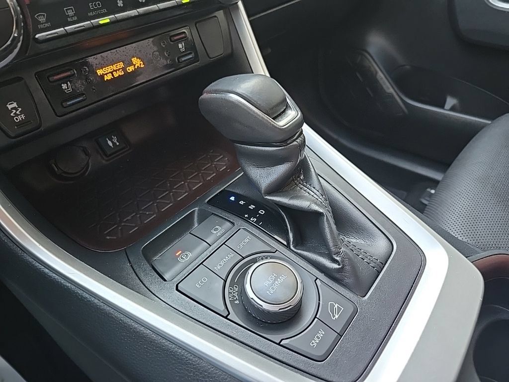 Used 2019 Toyota RAV4 Limited w/ Cold Weather Package AWD/4WD image 60
