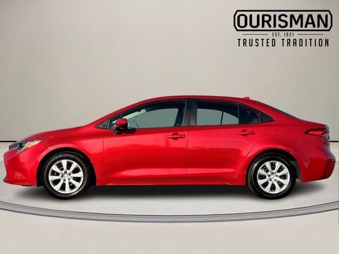 Used 2021 Toyota Corolla LE image 3