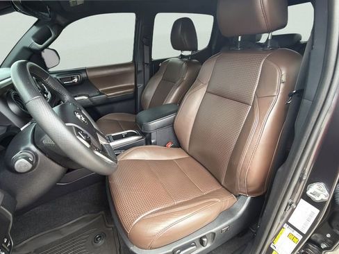 Used 2021 Toyota Tacoma Limited AWD/4WD image 23