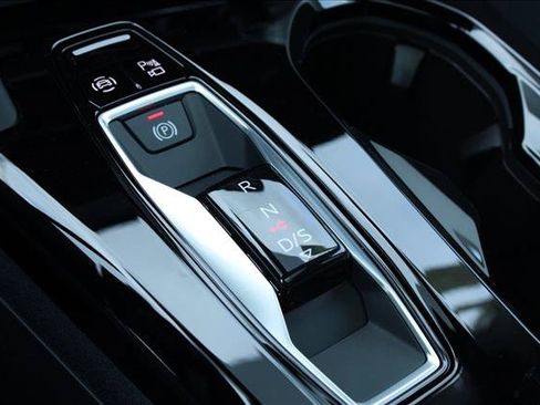 Certified 2025 Audi Q5 Premium w/ Convenience Package AWD/4WD image 20