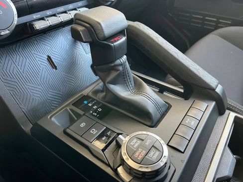 Used 2025 Toyota Tacoma TRD Off-Road AWD/4WD image 37