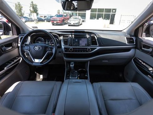 Used 2017 Toyota Highlander Limited Platinum AWD/4WD image 24