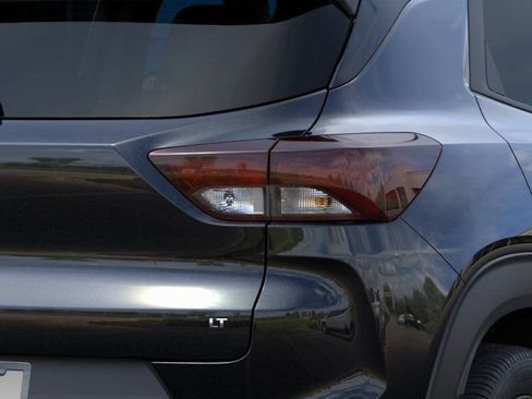 New 2026 Chevrolet TrailBlazer LT w/ Midnight Edition FWD image 11