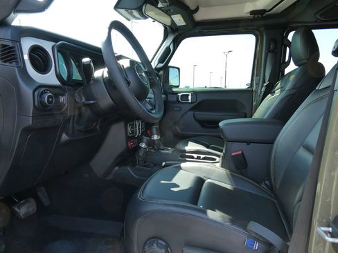 Used 2025 Jeep Wrangler Unlimited Sport AWD/4WD image 22