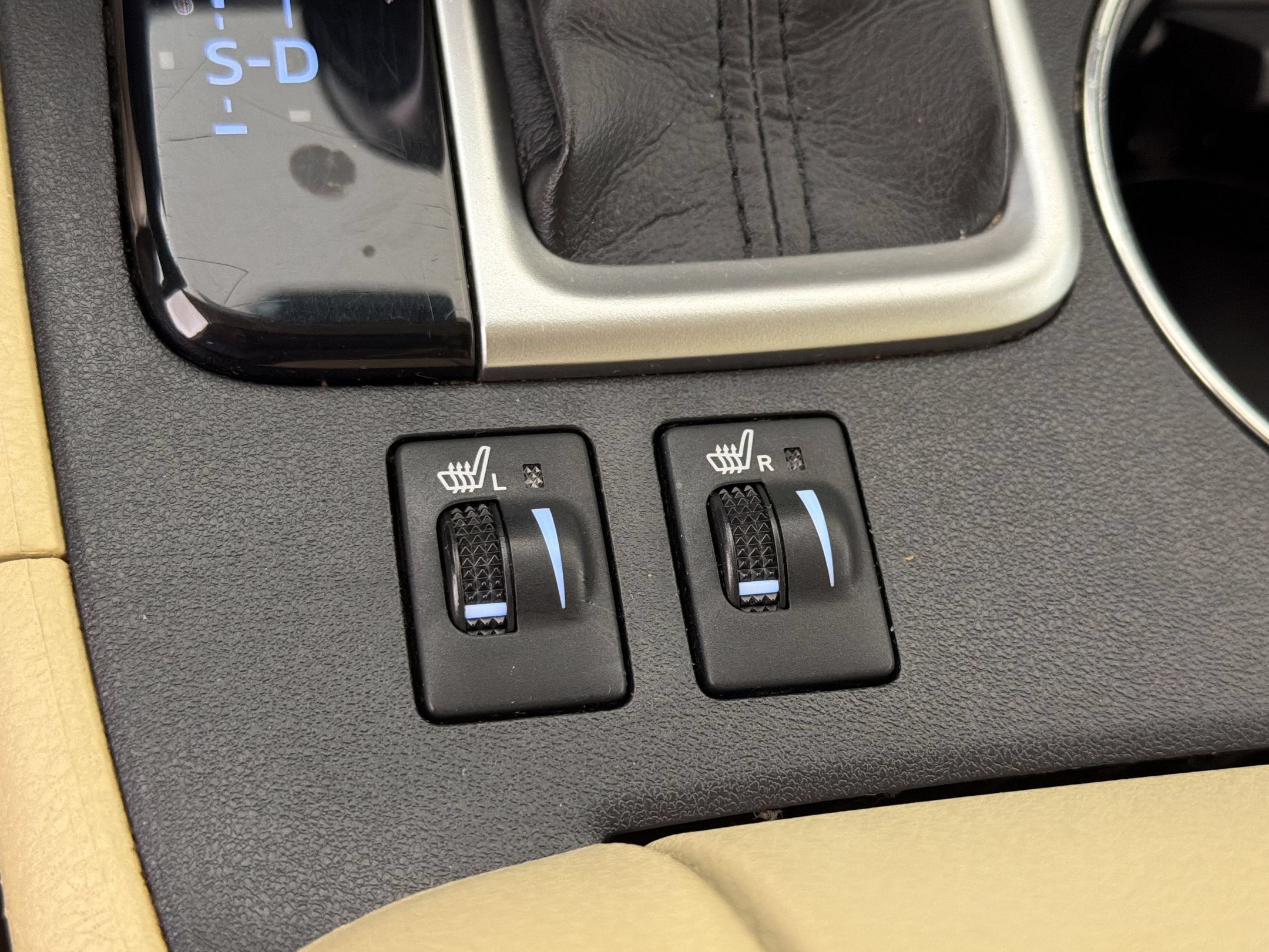 Used 2019 Toyota Highlander XLE AWD/4WD image 23