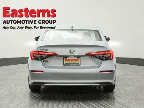 Used 2023 Honda Civic EX image 4