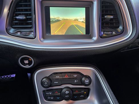 Used 2019 Dodge Challenger SXT image 3