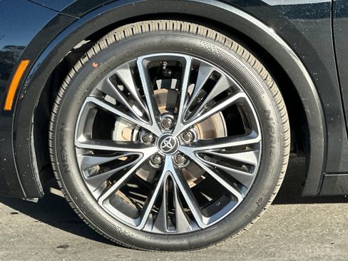 Used 2023 Toyota Prius XLE image 28