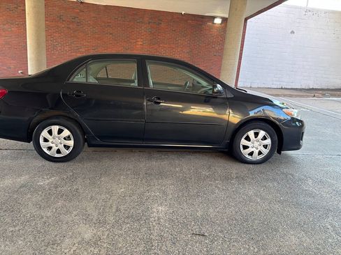 Used 2013 Toyota Corolla L FWD image 3