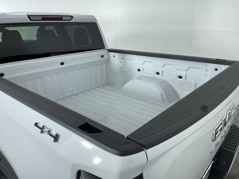 New 2025 GMC Sierra 1500 Elevation image 26