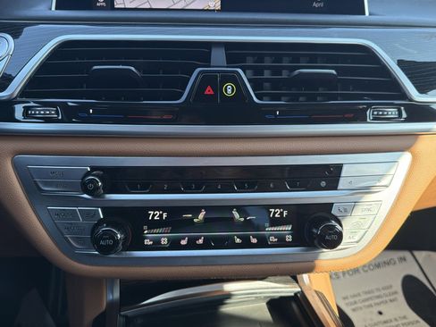 Used 2022 BMW 750i xDrive w/ Executive Package AWD/4WD image 21