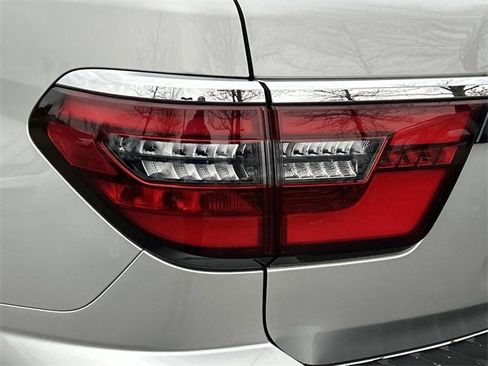 Used 2024 Nissan Armada Platinum w/ Captain's Chairs Package image 12