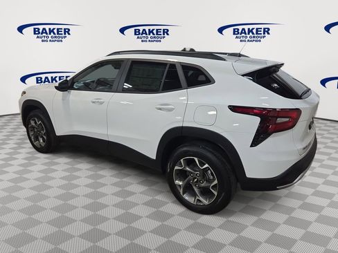 New 2026 Chevrolet Trax LT w/ Driver Confidence Package FWD image 6