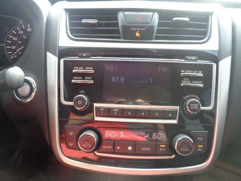 Used 2018 Nissan Altima 2.5 SV FWD image 29