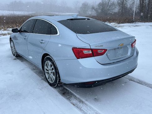 Used 2017 Chevrolet Malibu LT image 3