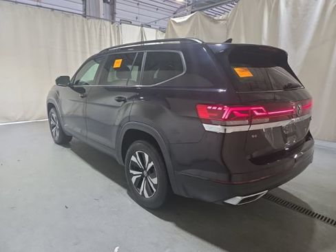 Used 2024 Volkswagen Atlas SE AWD/4WD image 2
