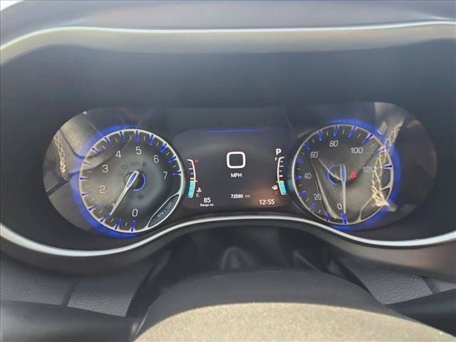 Used 2024 Chrysler Pacifica Touring-L FWD image 11