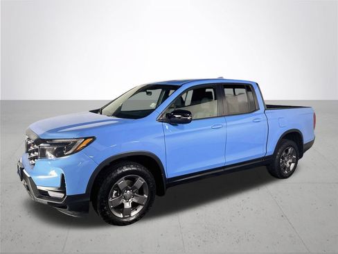 Used 2025 Honda Ridgeline TrailSport image 2