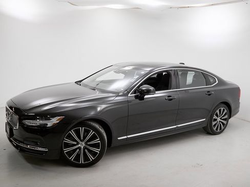 Certified 2025 Volvo S90 B6 Plus image 3
