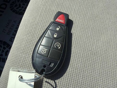 Used 2011 Jeep Grand Cherokee Laredo w/ Security & Convenience Group AWD/4WD image 30