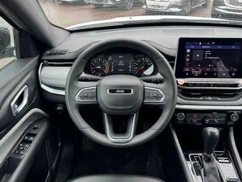 Used 2024 Jeep Compass Latitude image 10