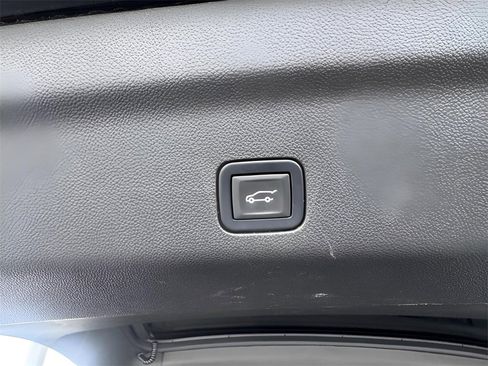 Used 2022 GMC Yukon AT4 w/ AT4 Premium Package image 28