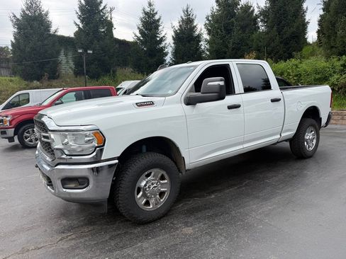 Used 2024 RAM 2500 Tradesman w/ Chrome Appearance Group AWD/4WD image 3