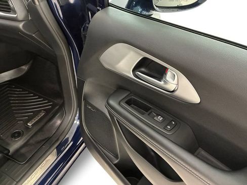 Used 2018 Chrysler Pacifica Limited FWD image 15