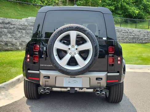 New 2025 Land Rover Defender 110 X-Dynamic SE image 7