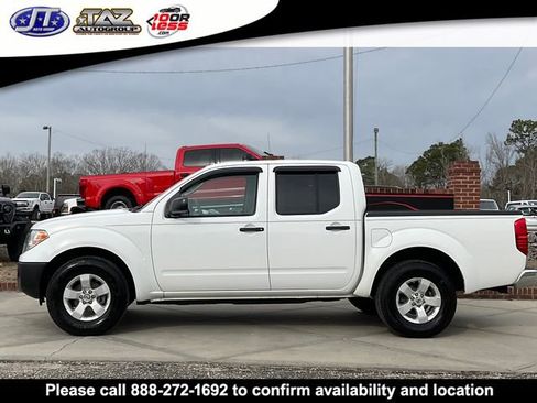 Used 2011 Nissan Frontier SV image 4