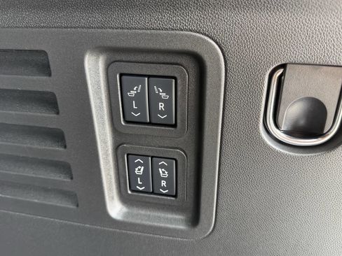 Used 2025 Buick Enclave Avenir w/ Trailering Package, 5000 lbs. image 35