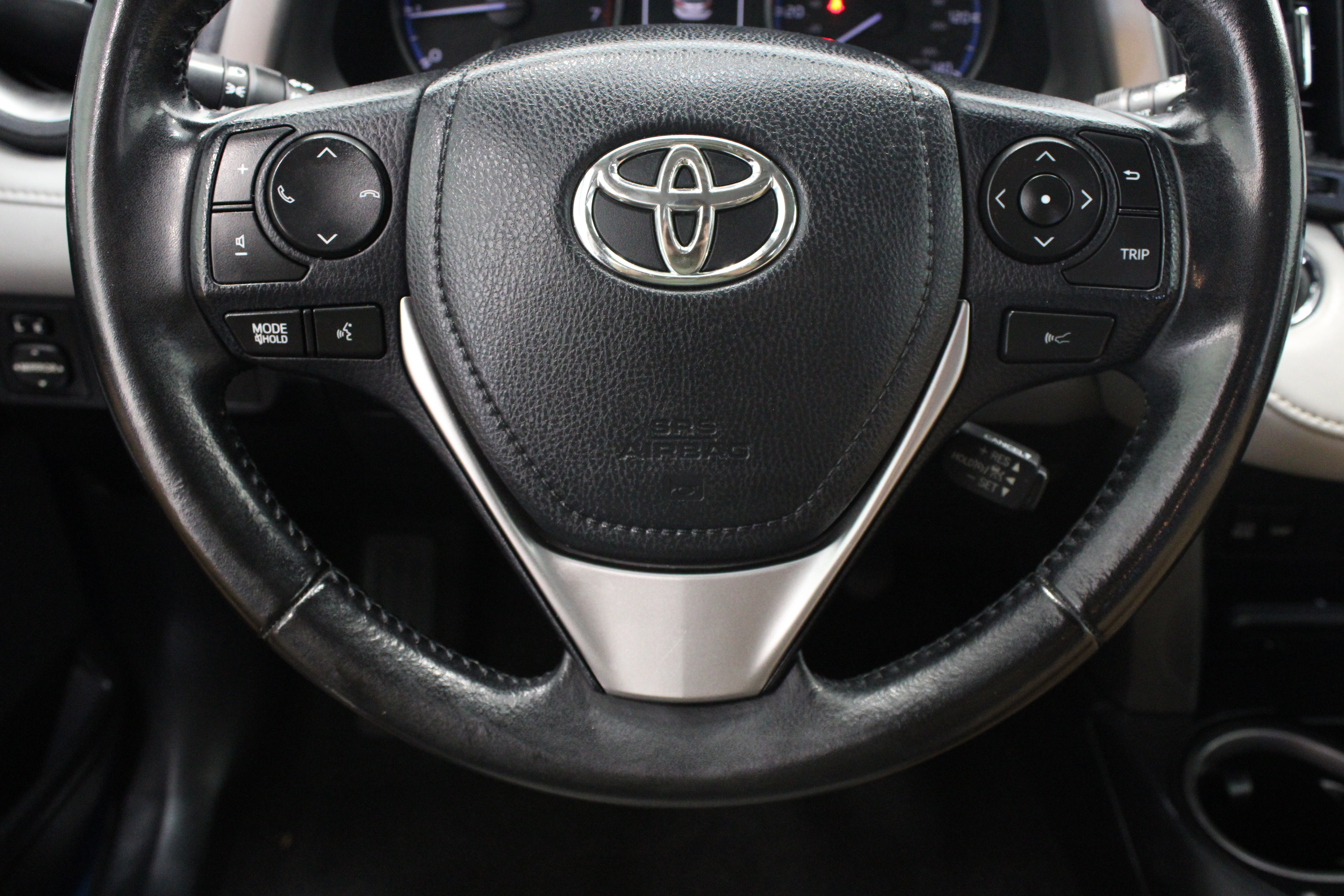 Used 2018 Toyota RAV4 XLE FWD image 23