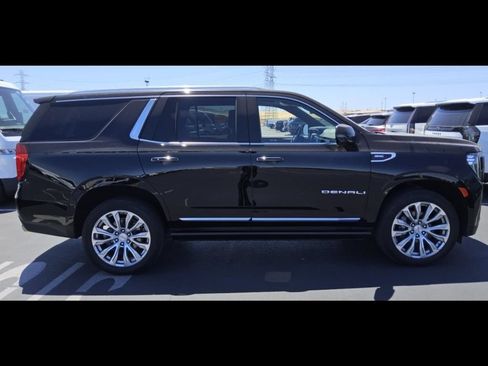 Used 2022 GMC Yukon Denali AWD/4WD image 9
