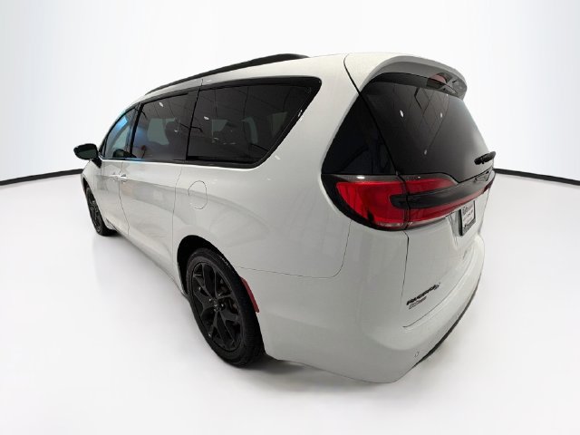 Used 2025 Chrysler Pacifica Limited FWD image 6