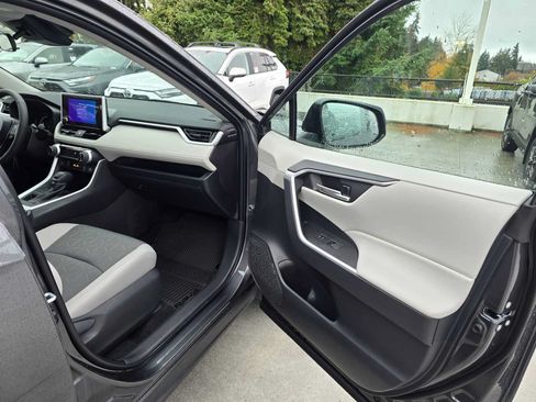 Certified 2025 Toyota RAV4 XLE w/ Convenience Package AWD/4WD image 10