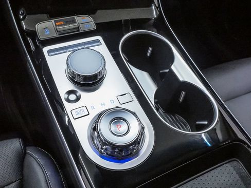 Certified 2026 Genesis GV70 2.5T AWD/4WD image 17