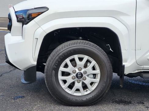Used 2024 Toyota Tacoma SR5 AWD/4WD image 10