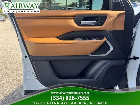 Used 2025 Nissan Armada Platinum Reserve AWD/4WD image 31