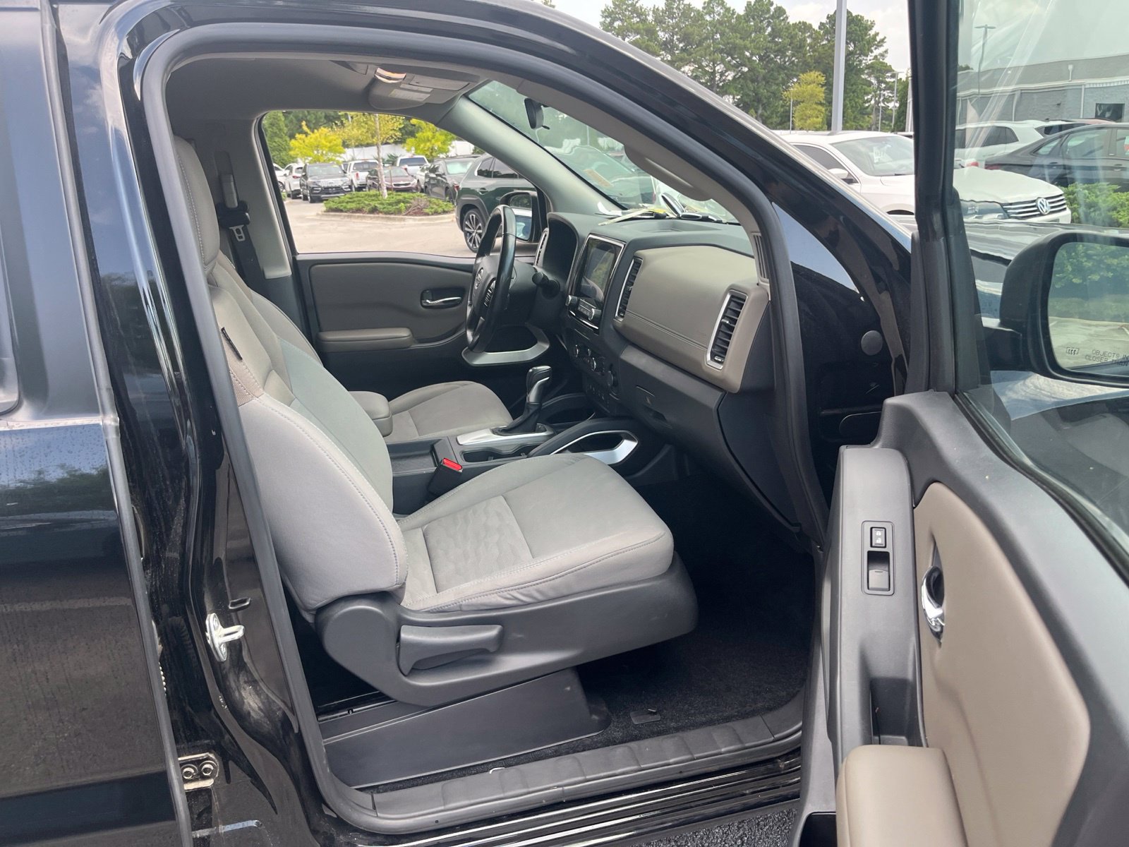 Used 2023 Nissan Frontier SV w/ Technology Package RWD image 33
