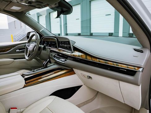 Used 2021 Cadillac Escalade Sport Platinum w/ LPO, ONYX Package image 23